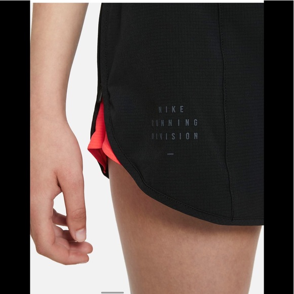 MWT Nike Dri-FIT Run Division Tempo Luxe
Women's Running Shorts - Picture 4 of 8